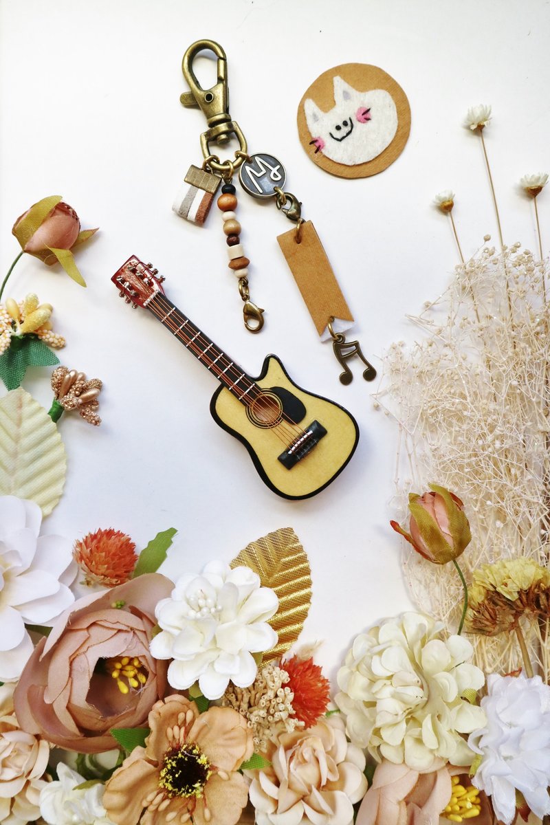 缺角档板吉他吊饰　支持香港反送中 - 吊饰 - 木头 咖啡色