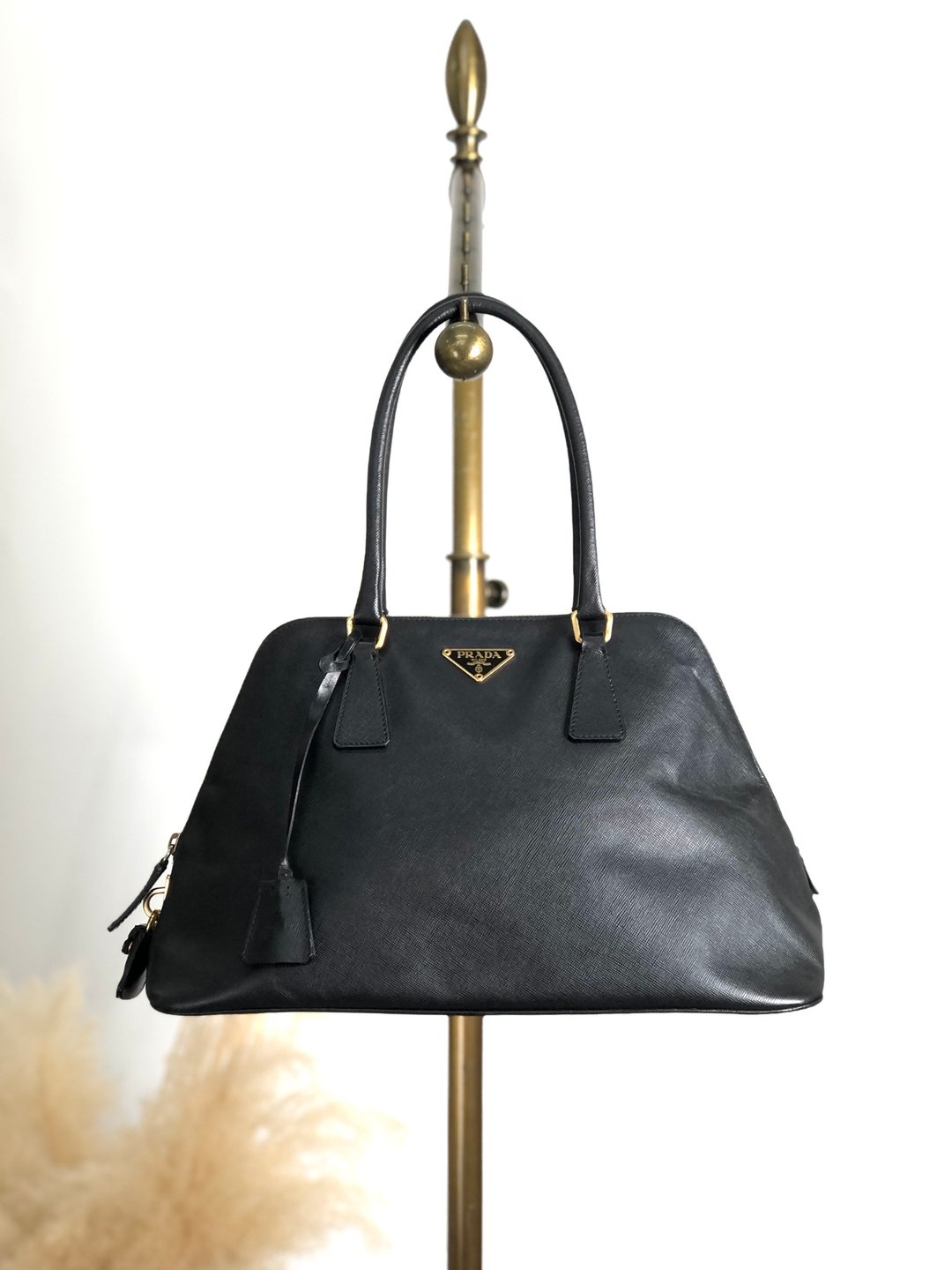 【 日本直送 名牌中古包 】PRADA 普拉达 手提包 黑色 三角标志 Saffiano 皮革 Bugatti 风格 vintage 古董 wxkttk - 手提包/手提袋 - 真皮 黑色