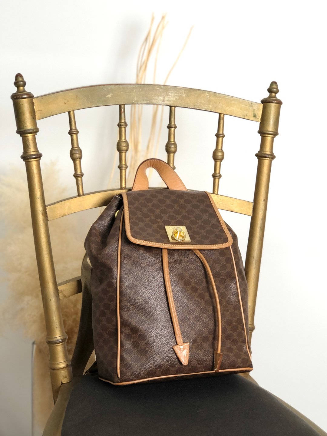 【日本直送 名牌中古包】CELINE 经典老花 PVC 翻盖后背包 咖啡色 Gancini vintage 复古 jgndep - 后背包/双肩包 - 防水材质 咖啡色