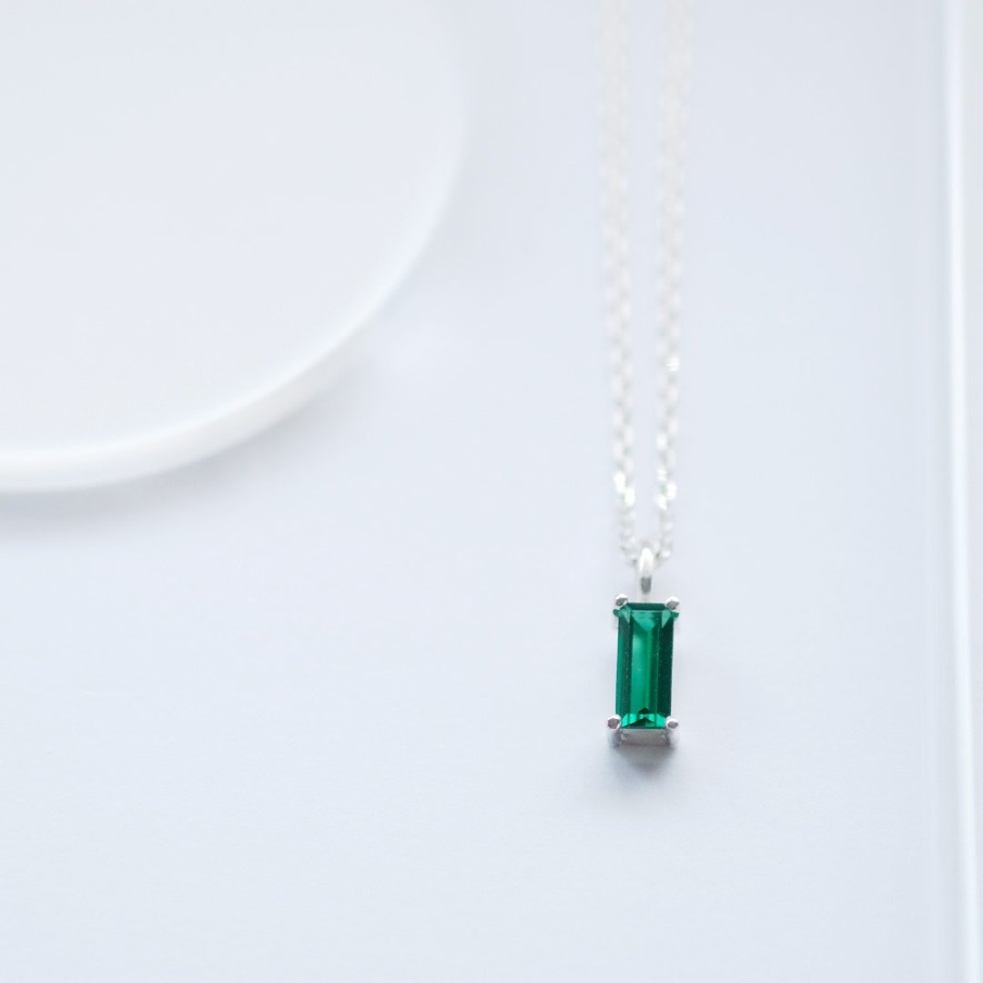 Mini Emerald Square Necklace 925 Silver - 项链 - 其他金属 绿色