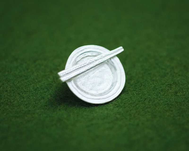 Japanese Chopsticks on Plate pin brooch - Japanese chopsticks - Unisex - 徽章/别针 - 银 银色