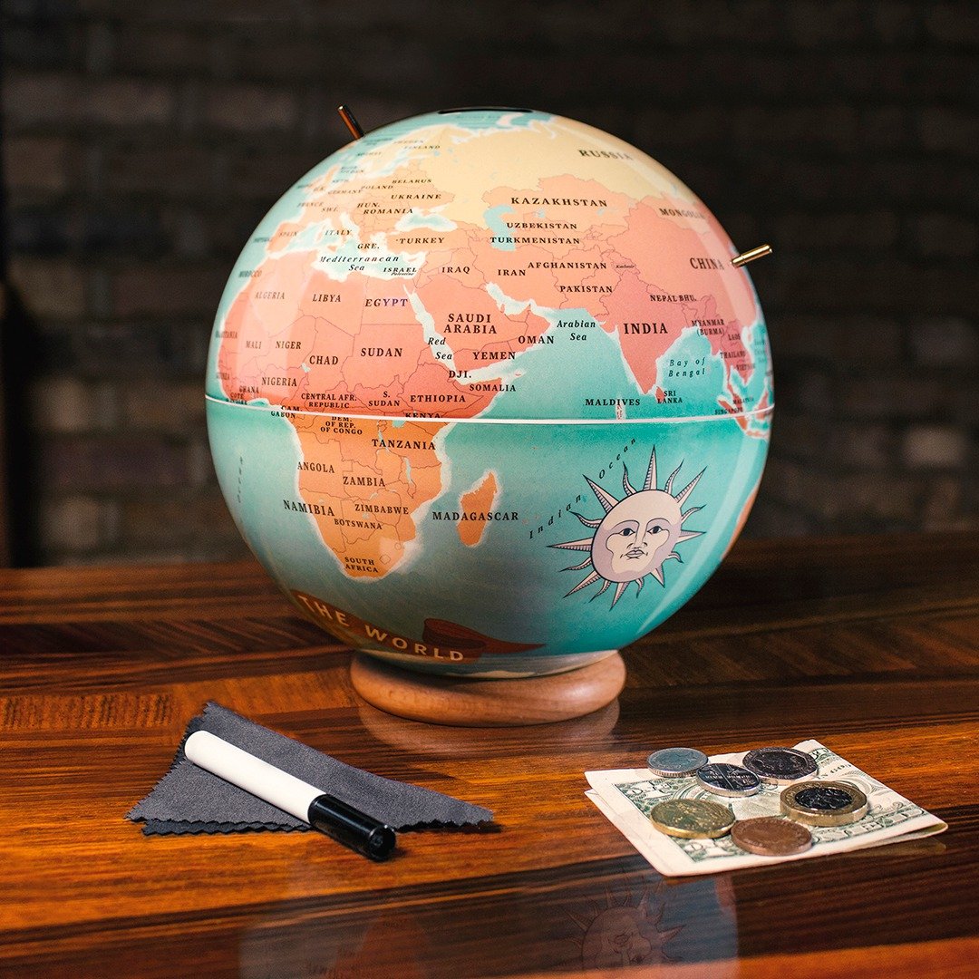 【福利展示品】英国 Luckies我.旅行.下一站- 拯救世界的冒险扑满 - 储蓄罐 - 塑料 多色