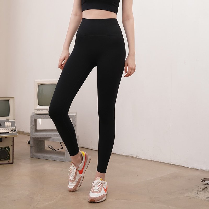 Zero 轻盈舒适9分紧身裤 - 午夜黑 - 女装运动裤 - 聚酯纤维 黑色