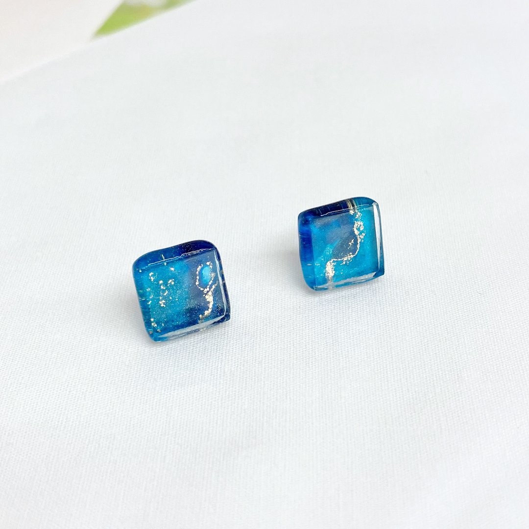 海水深蓝 小方 渐层 金箔 手绘耳环 贴耳 抗敏钢针 - 耳环/耳夹 - 其他材质 蓝色