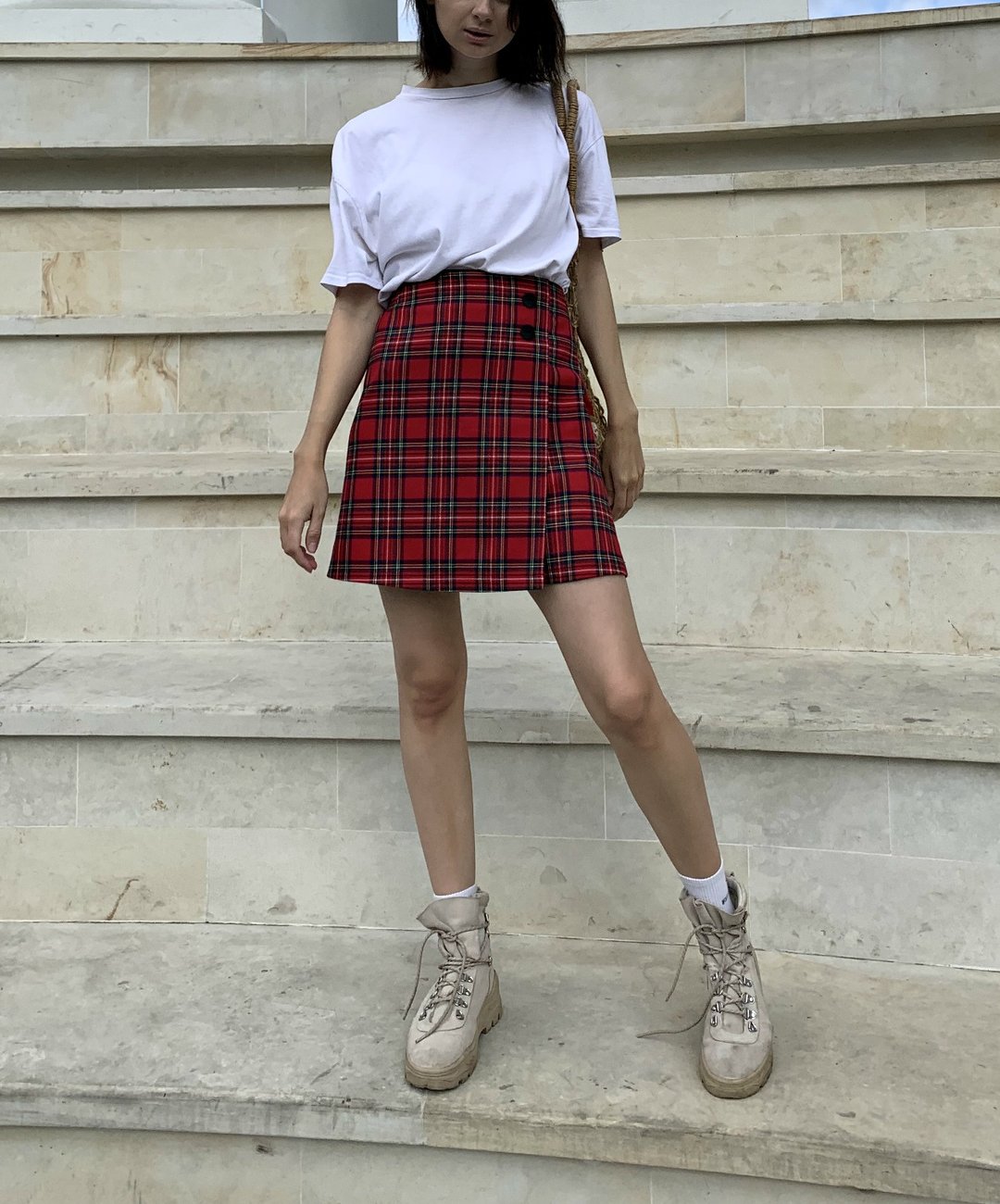 红色格纹迷你裹裙，学院风 A 字伞状格纹女学生风迷你裙 - 裙子 - 羊毛 红色