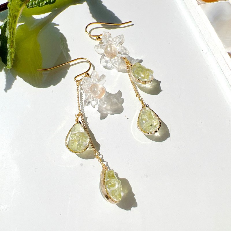 Small Flower and Natural Stone Drop (Peridot) Earrings/ Clip-On Hypoallergenic Surgical Stainless Steel 0044 Birthday/Birthstone/Anniversary/Gift/Mother's Day/Weekly Anniversary - 耳环/耳夹 - 半宝石 绿色