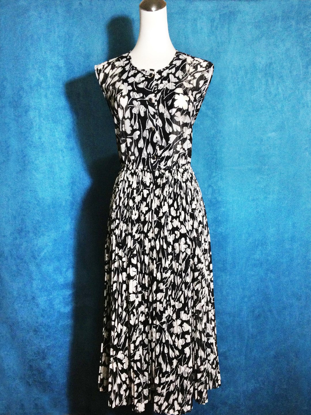 时候古着 [ 古董洋装/ 蕾丝心型叶无袖古董洋装 ] 国外带回 古着洋装 VINTAGE - 洋装/连衣裙 - 聚酯纤维 黑色