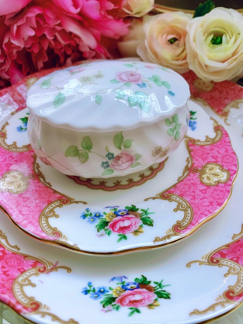 英国骨瓷Wedgwood 1970年粉红玫瑰珠宝盒库存品请人节礼物 - 收纳用品 - 瓷 粉红色