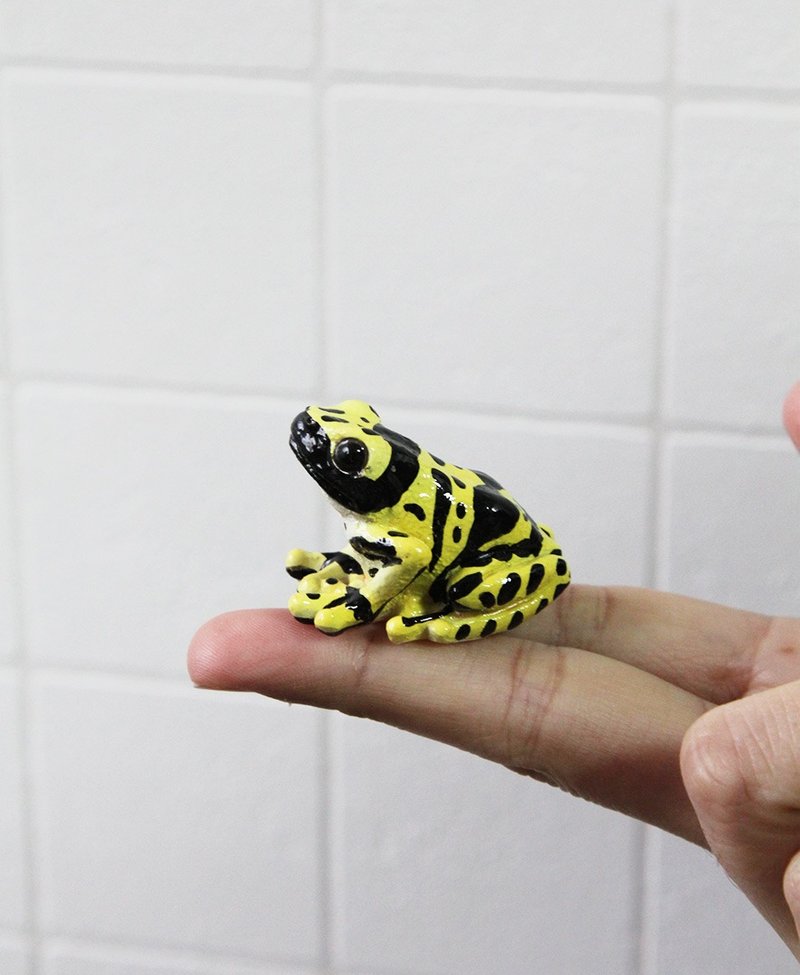 日本Magnets超有趣文具迷你黄带箭毒蛙拟真回纹针收纳座 - 其他 - 树脂 黄色