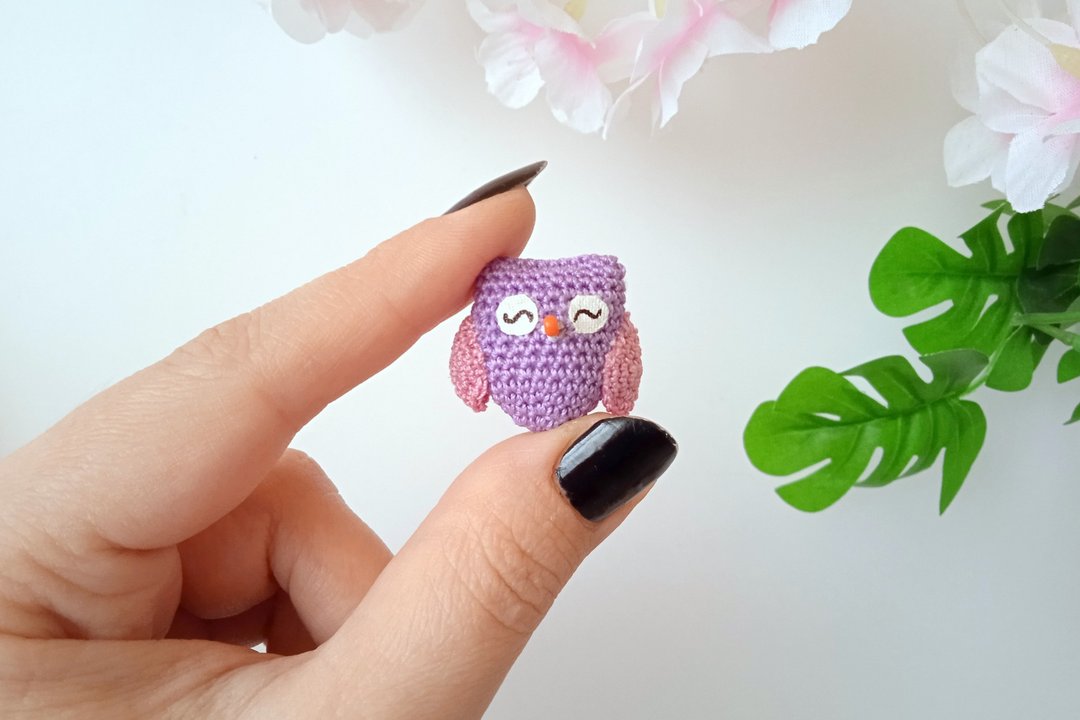 Micro owl figurine. Crochet tiny dollhouse toy for doll nursery. Fairy kei small - 玩具/玩偶 - 棉．麻 紫色