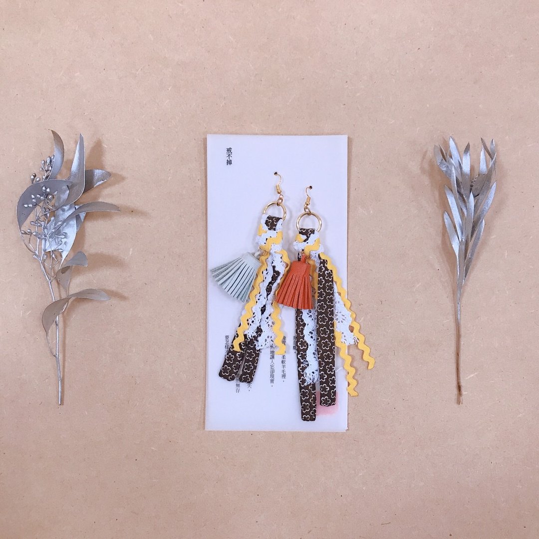 流苏耳环 / 片面之词 - 耳环/耳夹 - 其他金属 多色
