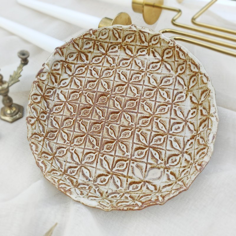 奶油松饼-手工陶瓷盘子浅盘17cm - 盘子/餐盘/盘架 - 陶 白色