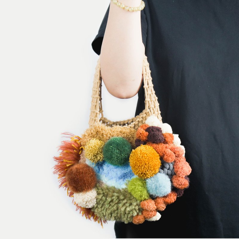 Oasis-手工钩手拿包-羊毛/手工/立体/礼物/休闲包 - 手拿包 - 羊毛 咖啡色