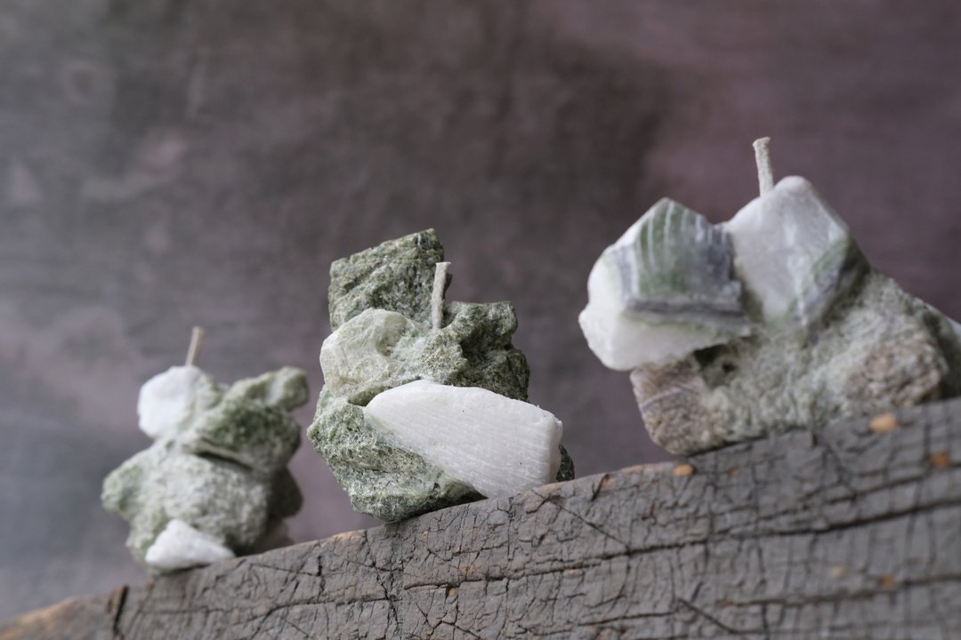 舞动绿石砾矿石水晶造型香氛蜡烛 - 蜡烛/烛台 - 蜡 多色
