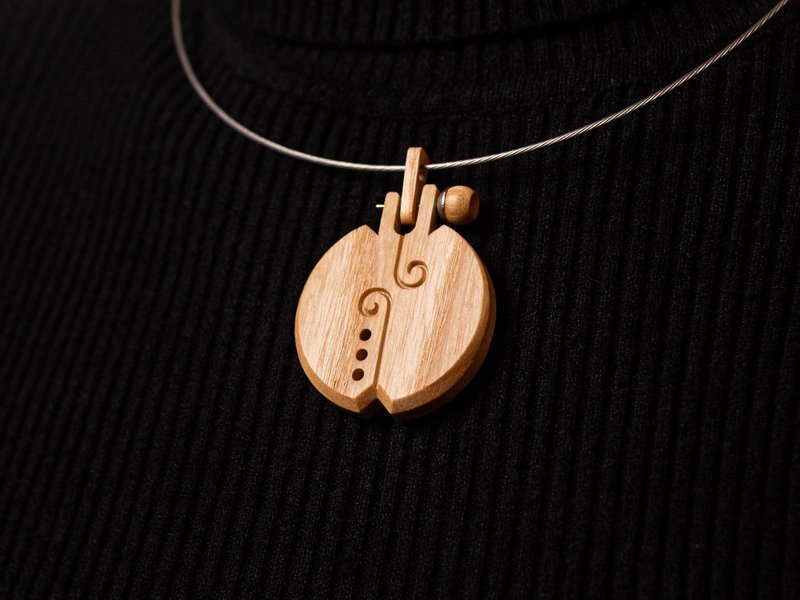木质吊坠、白蜡木和胡桃木项链、手工木制首饰、几何形状 - 项链 - 木头 