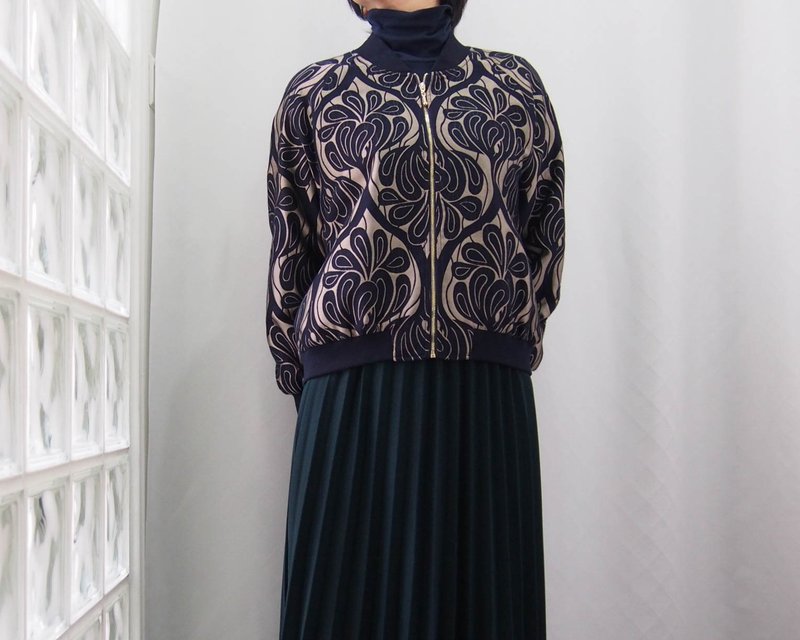 Covent Garden - 带有恰到好处的独特感缇花图案飞行员夹克 - 女装休闲/机能外套 - 丝．绢 多色