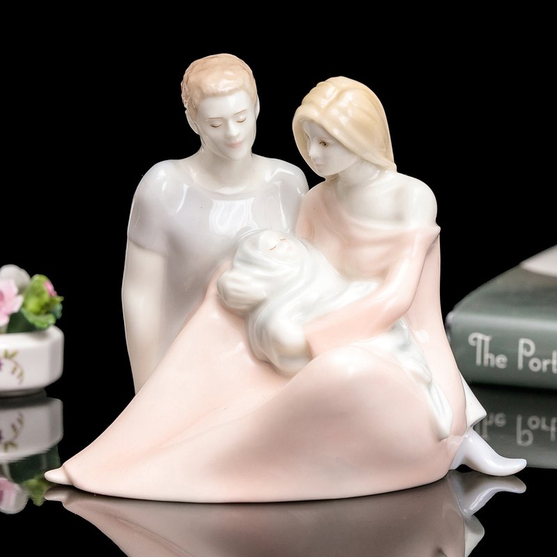 英国Royal Worcester 家人温情 2005年精致彩釉陶瓷雕塑瓷偶摆饰 - 摆饰 - 瓷 