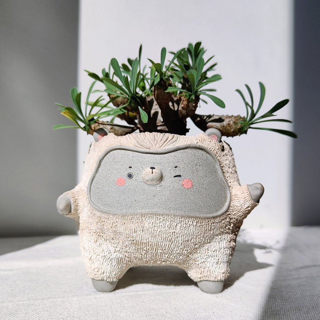 White fur Lama plant pot. Handmade animal clay planter. - 花瓶/陶器 - 陶 