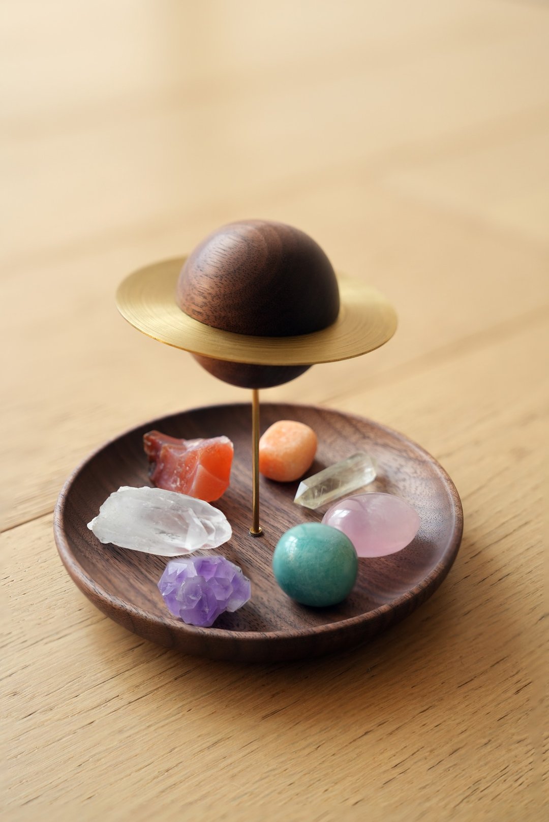 黑胡桃木小行星擴香器 | 七脈輪天然石桌上擺飾 - 香薰/精油/线香 - 木头 咖啡色