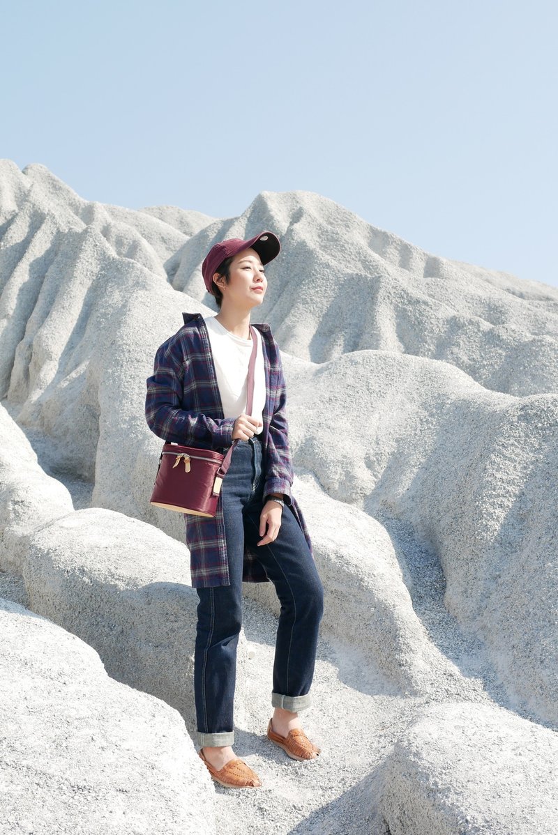 KIT bucket camera bag - Maroon red กระเป๋ากล้อง อเนกประสงค์ สีแดงเลือดหมู - 相机包/相机袋 - 聚酯纤维 红色