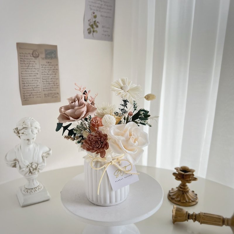 SEE 看见花艺设计 | 永生花 | 玫瑰 |   奶茶玫瑰扩香牛奶瓶 - 干燥花/捧花 - 植物．花 