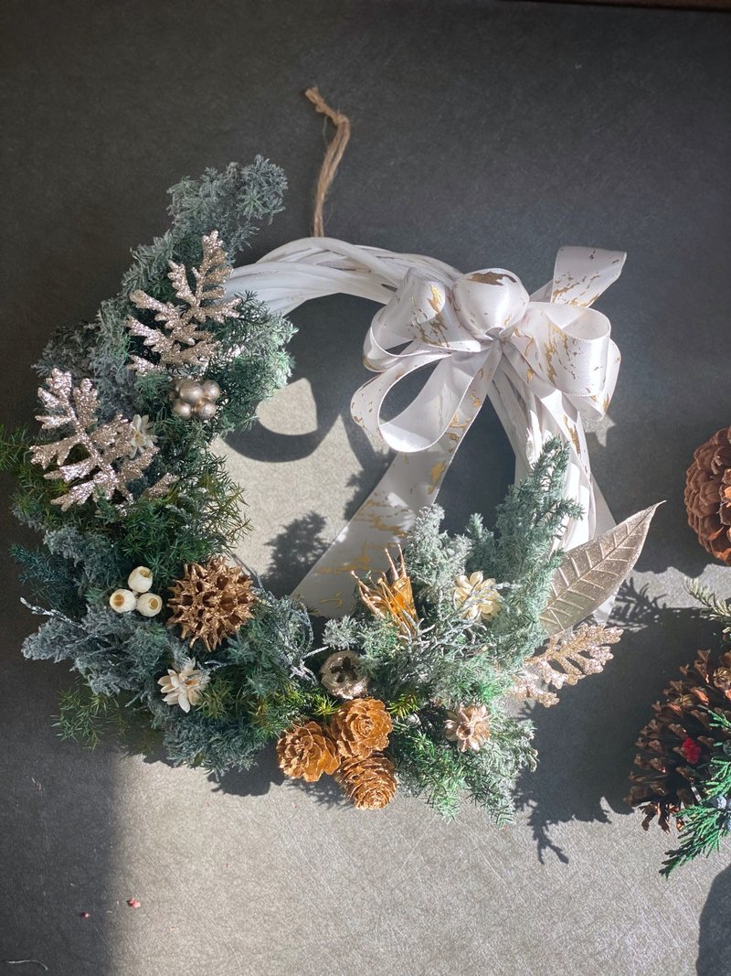 不凋雪松圣诞花圈 白金耶诞花环  圣诞节礼物 交换礼物 耶诞花圈 - 干燥花/捧花 - 植物．花 白色