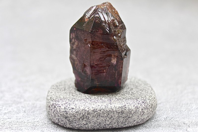 石栽 SHIZAI -莫桑比克紫烟骨干水晶原矿/超七-含底座 - 摆饰 - 石头 紫色