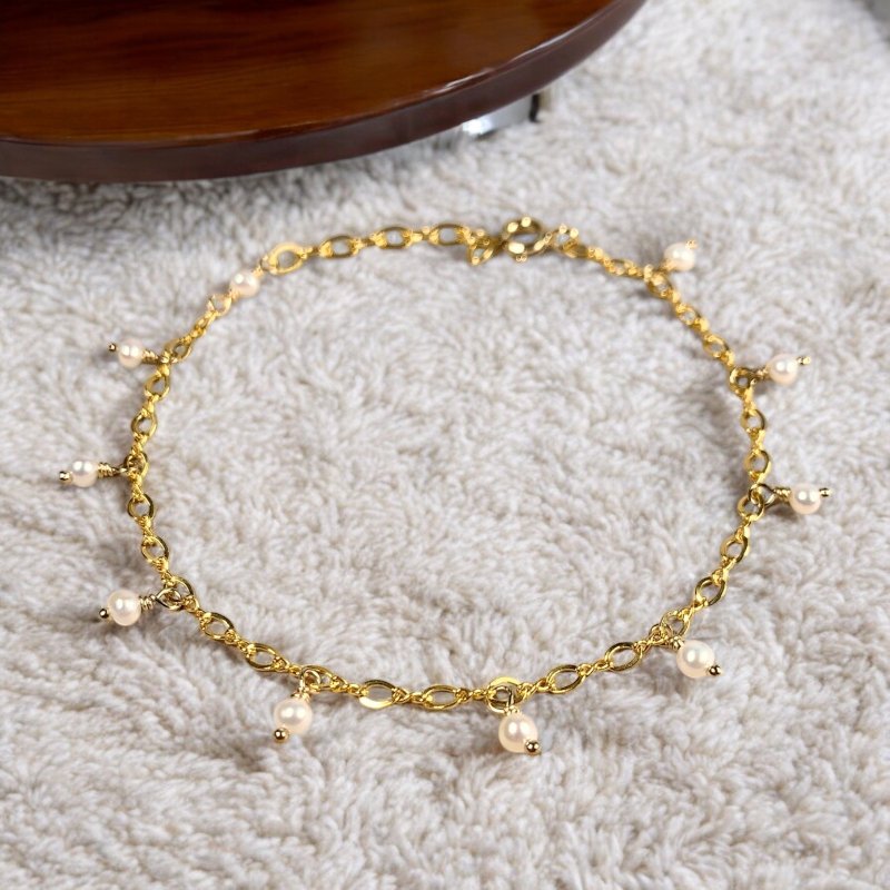 小珍珠吊坠手链 | 14K包金 | 淡水珍珠 - 手链/手环 - 珍珠 白色