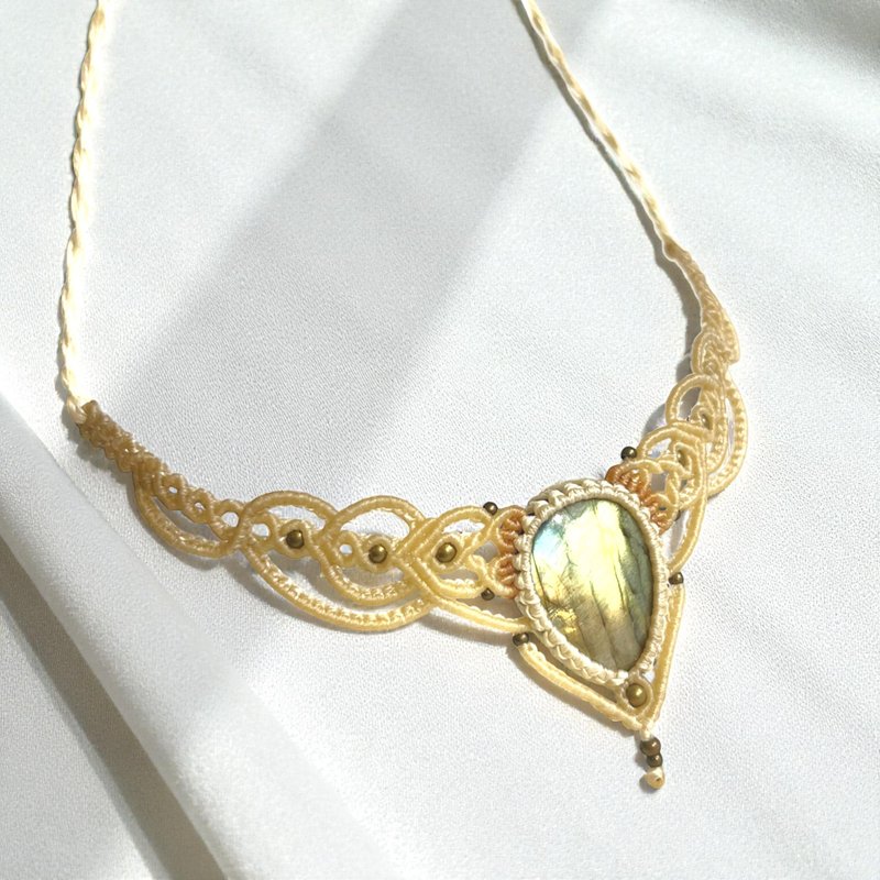 Crystoria Stone | Macrame | 南美蜡线 | 项链 | 黄光拉长石 - 项链 - 宝石 黄色