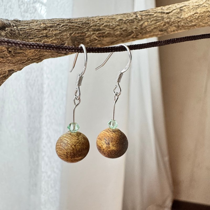 沉香耳环 棋楠沉香 耳针 绿水晶 一对 - 耳环/耳夹 - 木头 