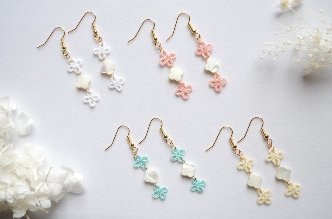 Tatting lace florets and mother-of-pearl florets earrings Spring - 耳环/耳夹 - 棉．麻 粉红色
