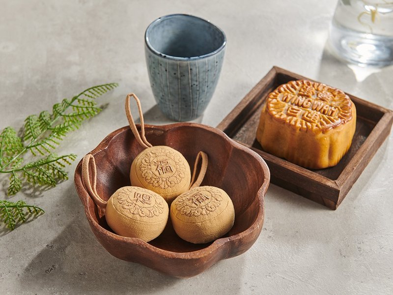 样样好物 【福】手工纯棉 立体电绣 月饼吊饰 - 钥匙链/钥匙包 - 棉．麻 卡其色