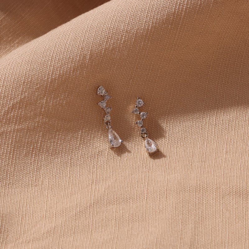 s925銀鍍18k金色水滴鋯石耳釘 金銀二色 推薦閨蜜禮物 女友禮物 - 耳环/耳夹 - 银 金色
