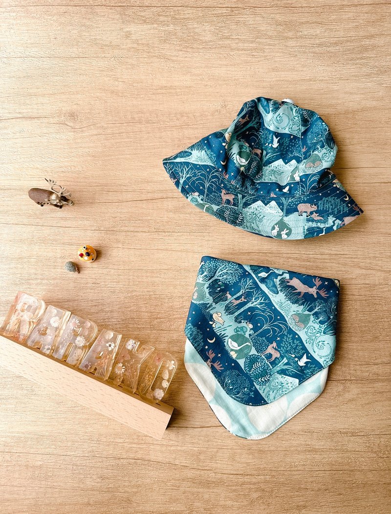 。森林童话故事。手作宝宝围兜 手帕式领巾围兜 夏季手巾 汗巾 - 满月礼盒 - 棉．麻 蓝色