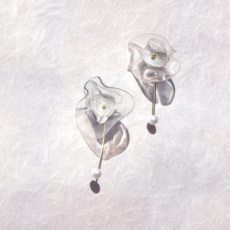 <水波系列>Agatha 爱葛莎/轻耳环/耳针/轻首饰/earring/accessories - 耳环/耳夹 - 塑料 透明