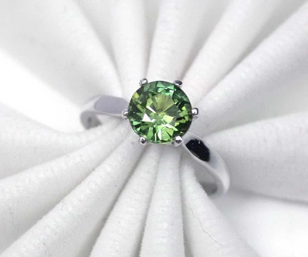 8mm 硬质绿宝石纯银戒指 婚戒或生日戒指 - 戒指 - 纯银 绿色