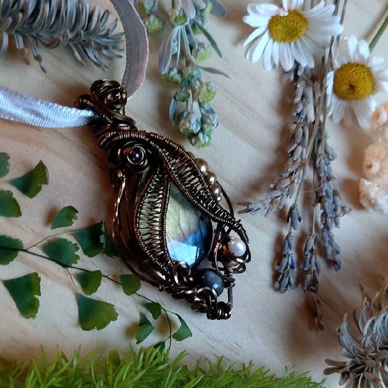 【山眠】裙摆摇摇 拉长石坠饰 - 项链 - 半宝石 多色