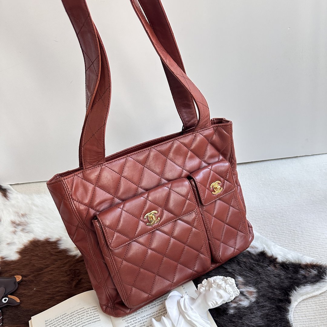 CHANEL 香奈儿 多口袋 旋转锁扣 CC 五金 羊皮 Matelassé 肩背包 - 侧背包/斜挎包 - 真皮 红色