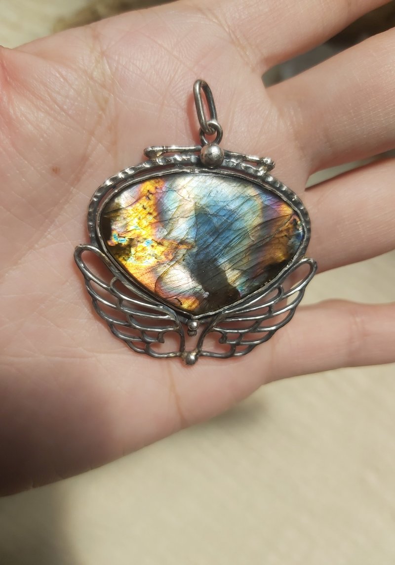 【 蝴蝶 butterfly 】彩虹拉长石金工手作坠子 - 项链 - 纯银 