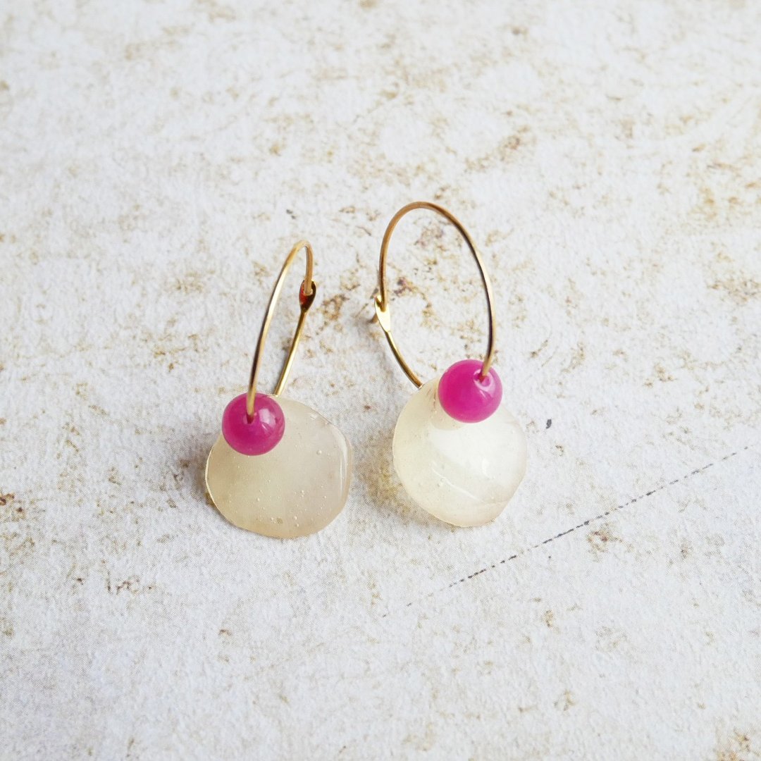 Real viola hoop earrings - 耳环/耳夹 - 树脂 白色