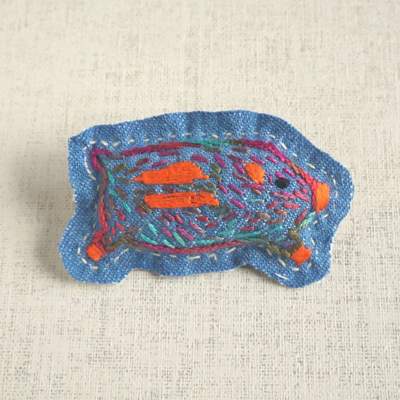 the brooch with hand embroidery "boar" (order-receiving production) - 胸针 - 绣线 蓝色