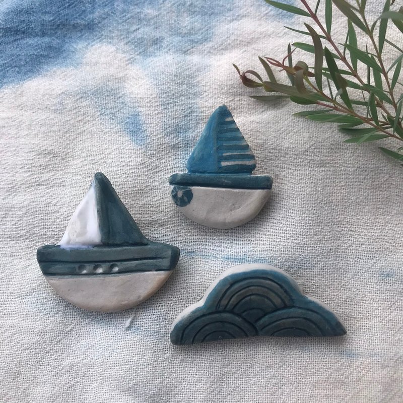Boat set / ceramic brooch / handmade - 胸针 - 陶 白色