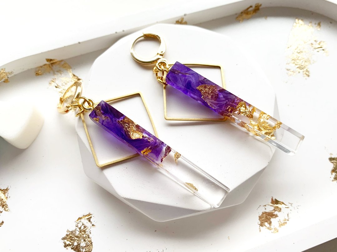 Resin earrings, Dangle purple resin earrings, Statement earrings with gold foil - 耳环/耳夹 - 树脂 紫色