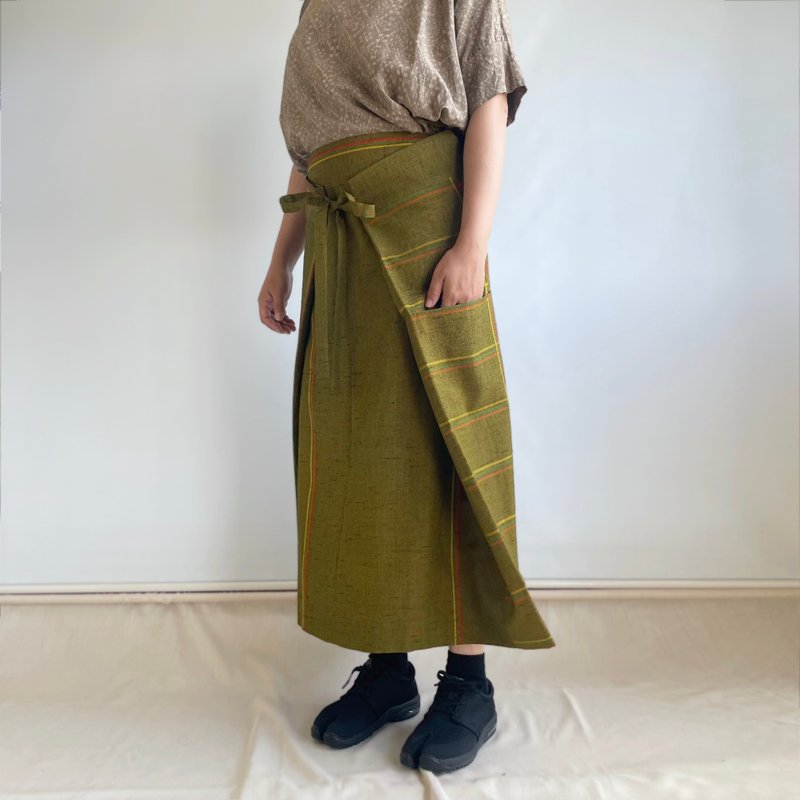 【独一无二】方形布拼接裙 - 丝毛和服布料 赭黄色带有红、橙、黄线条 - 裙子 - 羊毛 黄色