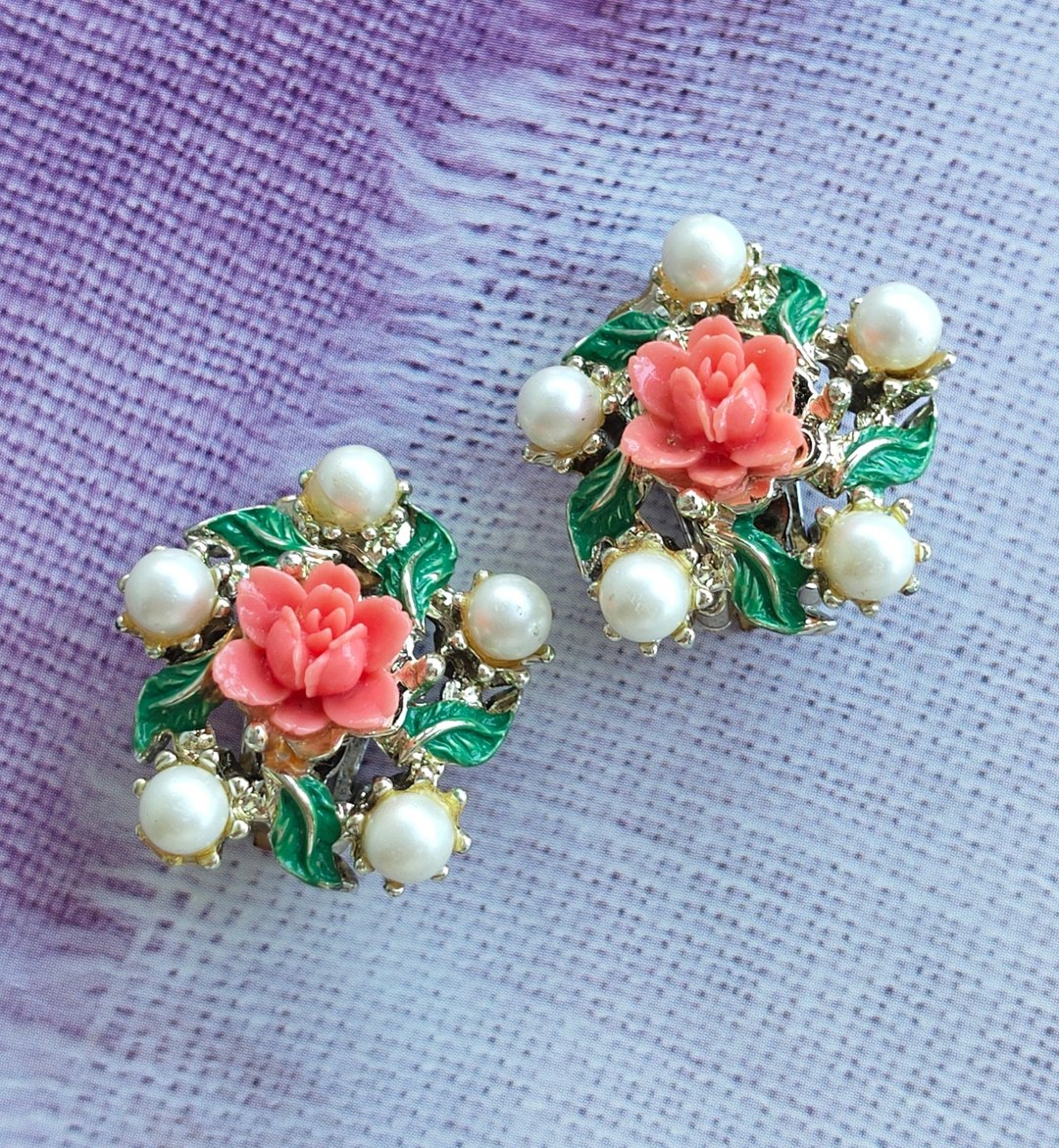 Vintage Jewelry 赛璐珞塑料  优雅 仿珠玫瑰 夹式耳环 - 耳环/耳夹 - 其他金属 金色