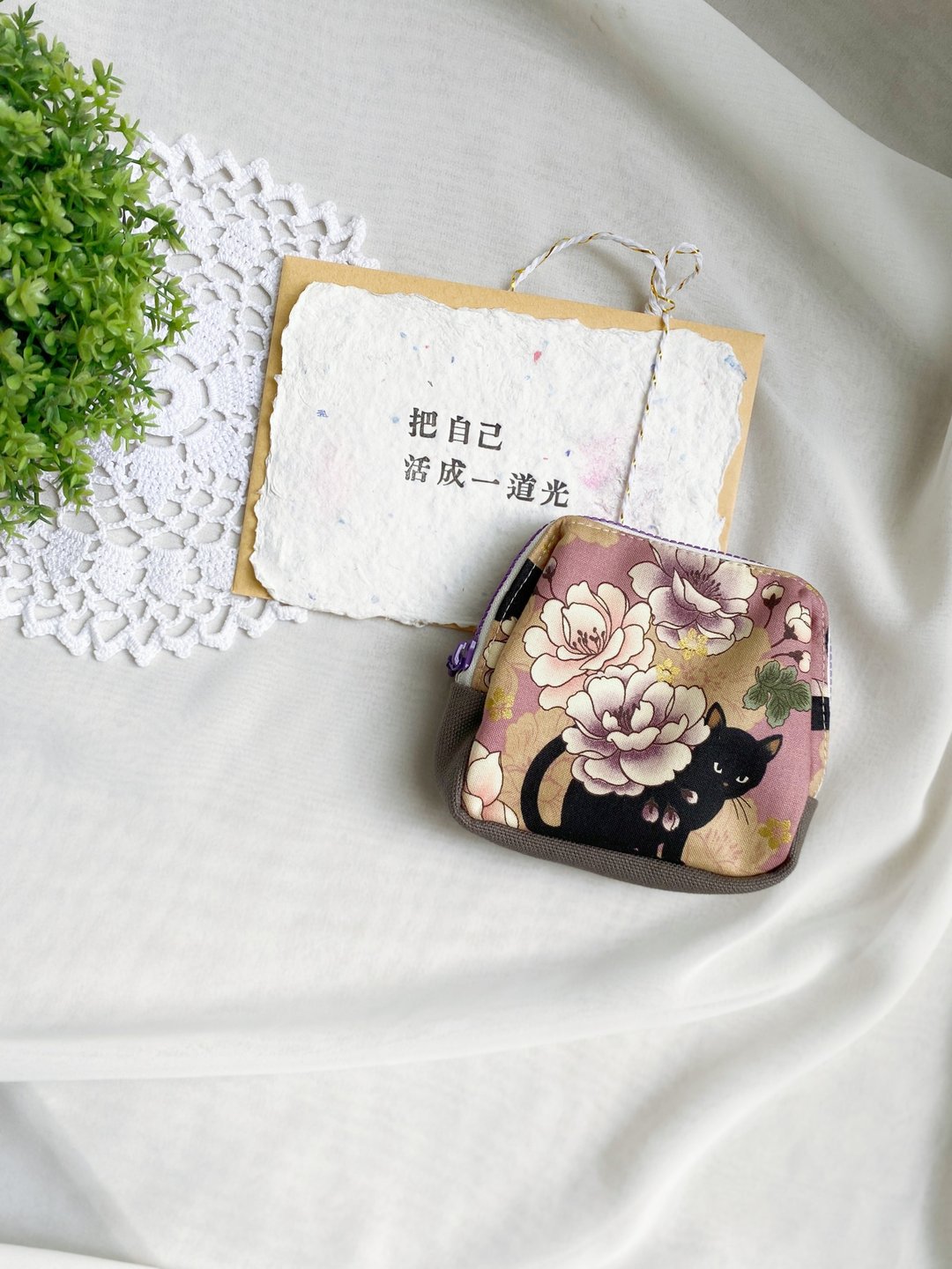 【好日手作】Handmade。日系工笔画风花与猫 口袋收纳包。小包 - 化妆包/杂物包 - 棉 多色