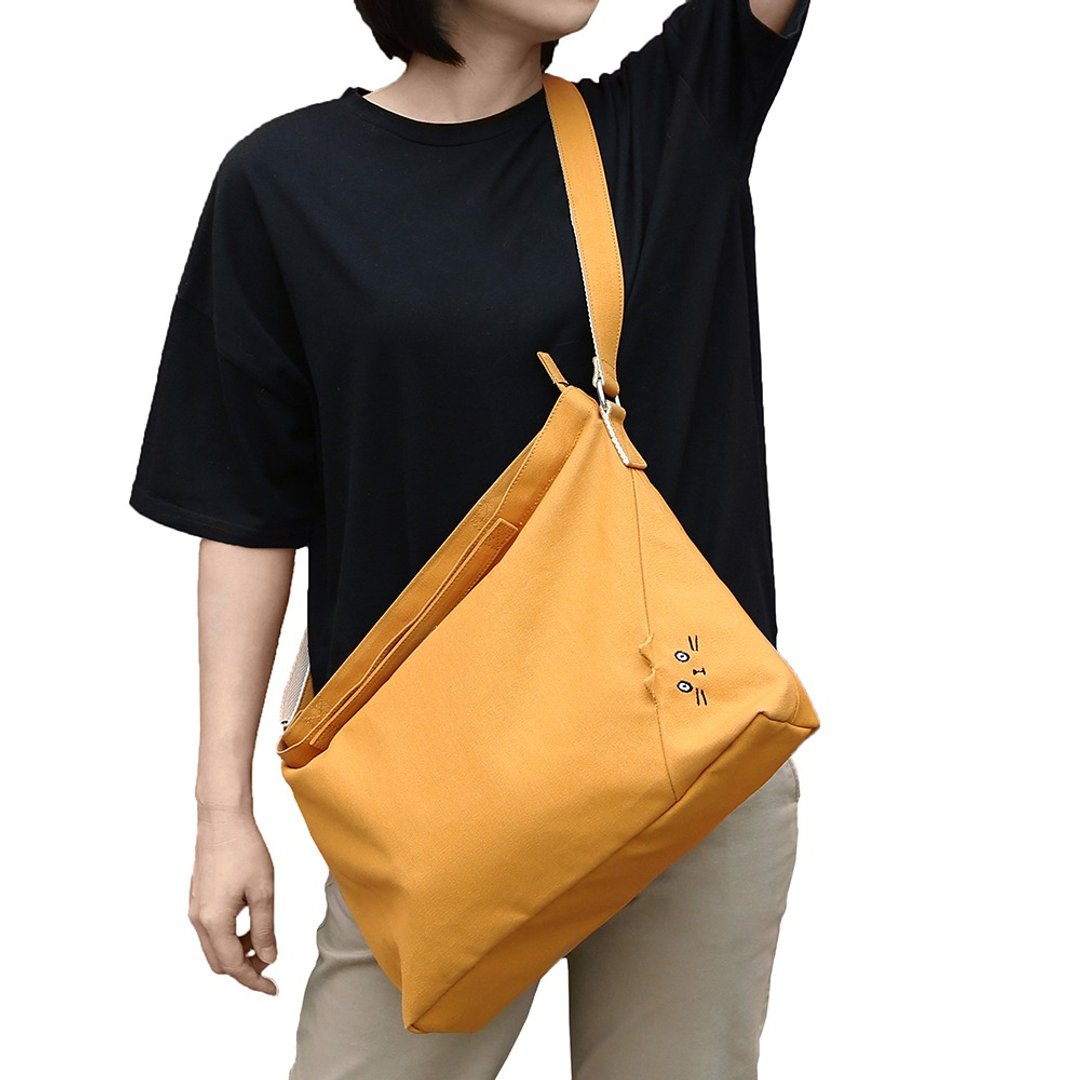 Mr. CAT - 2Way Canvas Bag - 侧背包/斜挎包 - 其他材质 黄色