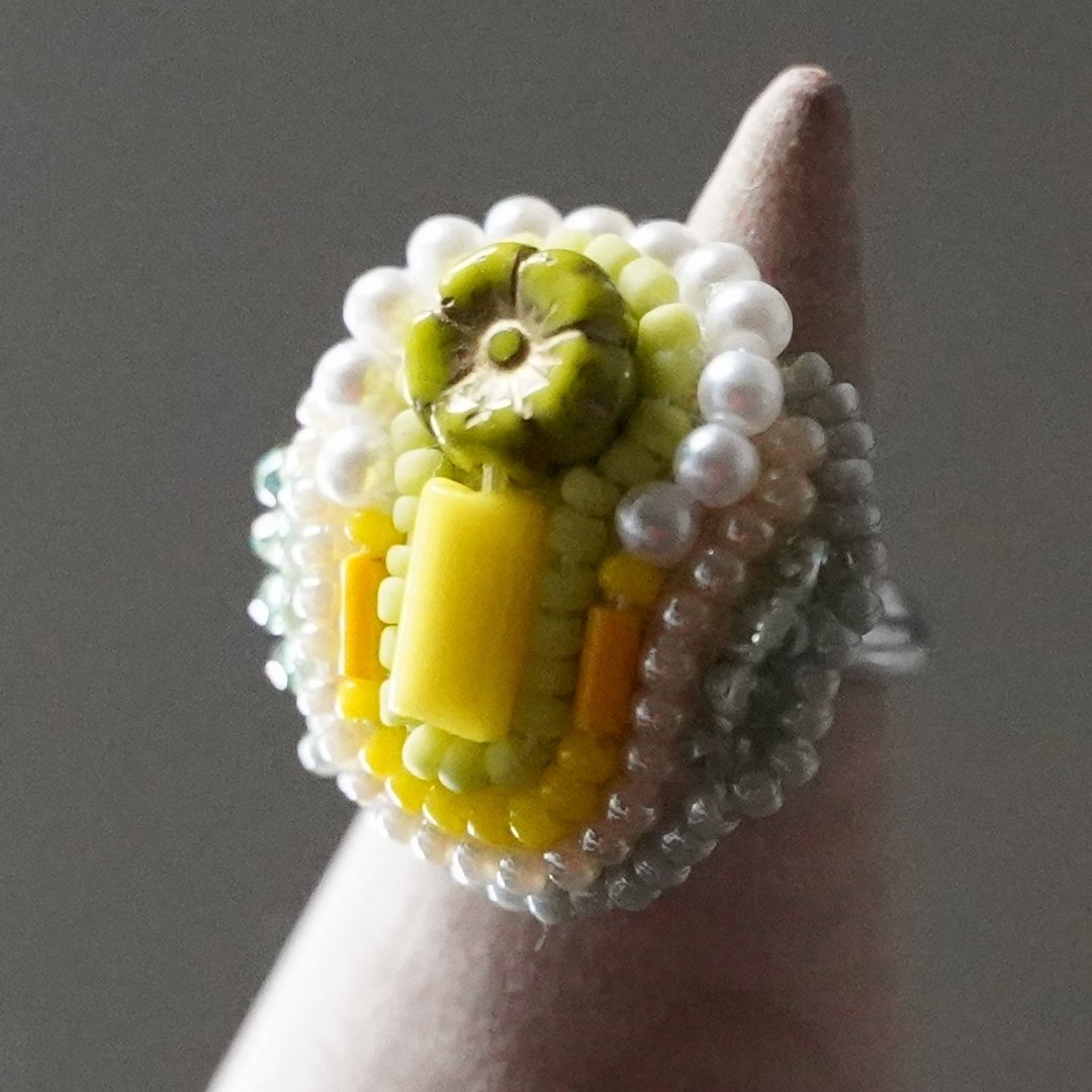 Talkative Ring 109 Free Size Bead Embroidery Ring Flower Yellow Oburi Ring - 戒指 - 塑料 黄色