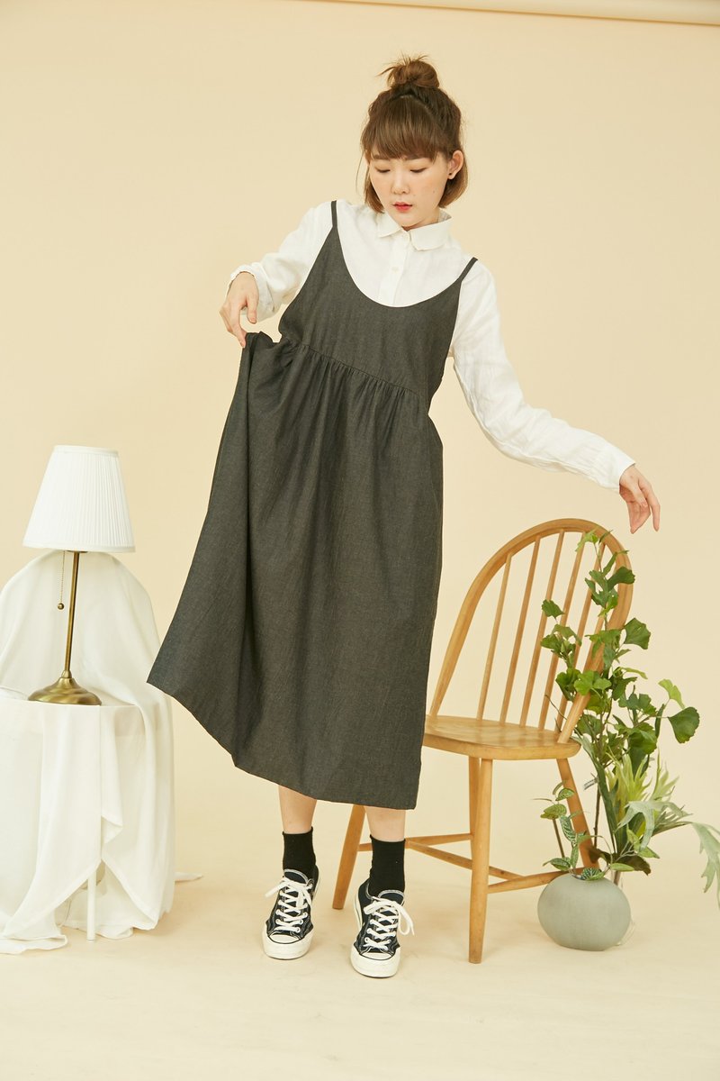 黑色牛仔细肩带洋装 - 洋装/连衣裙 - 棉．麻 黑色