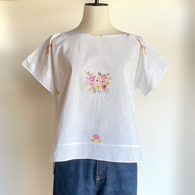 Pinkoi代购 - 方形上衣【包邮】复古布料复刻短袖白刺绣 - 女装上衣 - 棉．麻 白色